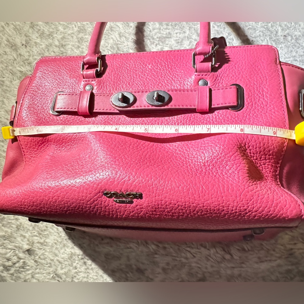 COACH bag.. - Picture 6 of 8